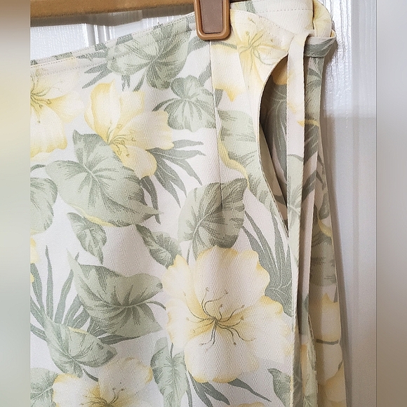 Tommy Bahama 100% Silk (2) Piece Tank Blouse XL & Wrap Skirt Size 16 Women - Picture 11 of 13